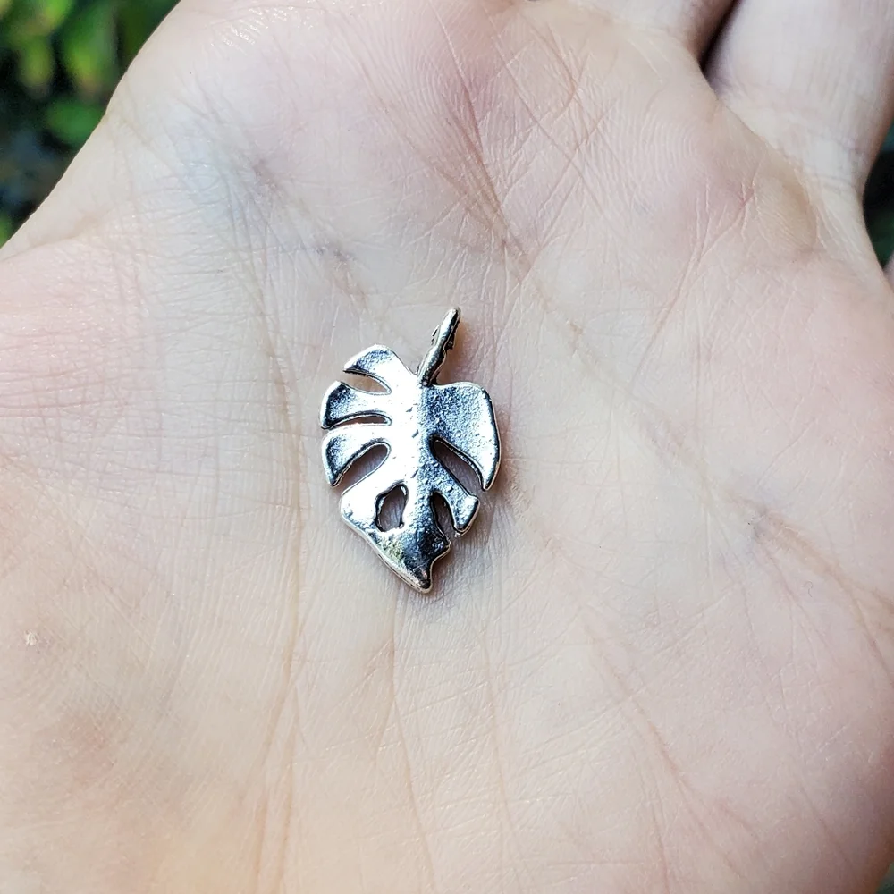 New Silver Leaf Charm - Picture 3 of 5